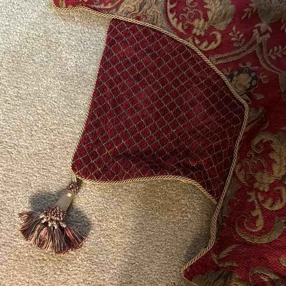 Elegant Red and Gold Tree Skirt - Picture 3 of 4